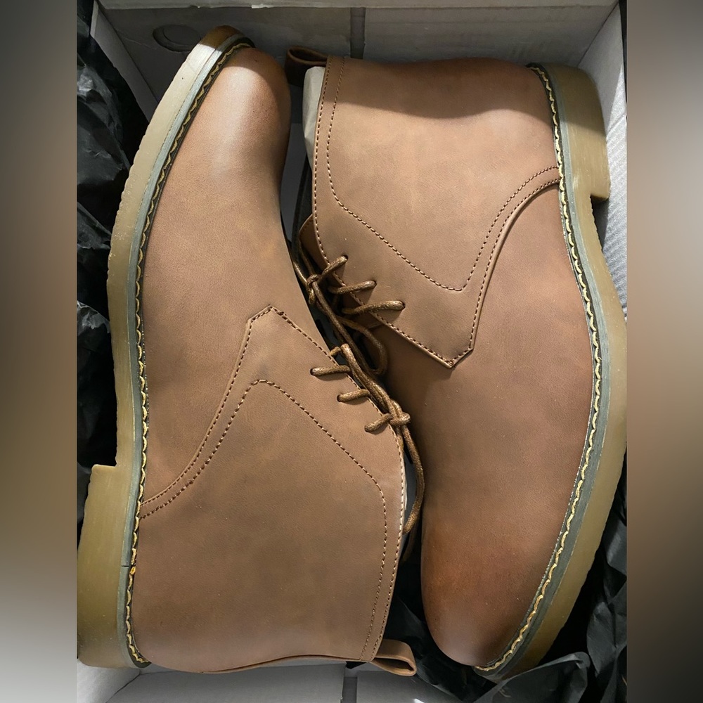 Toecap 9.5 Chukka Boot brand new never worn in box